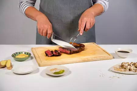 Zeit zum Schneiden! Schneid das gebratene Wagyu En