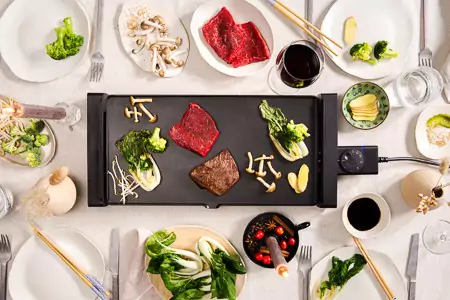 Brate die Minutensteaks in einer heißen Pfanne ode