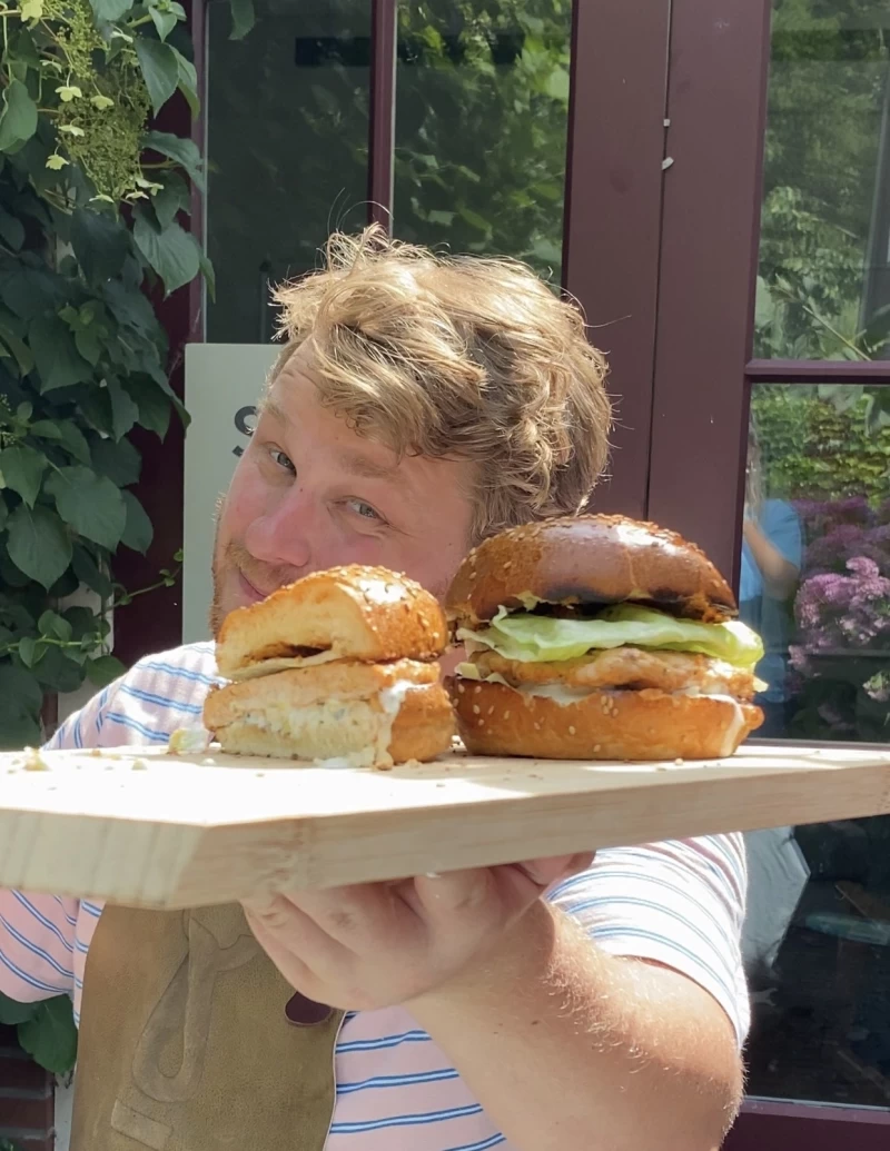 Hähnchen-Burger mit frischer Joghurtsauce Hähnchen-Burger mit frischer Joghurtsauce