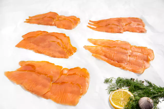 Geräucherter Wildlachs in Scheiben