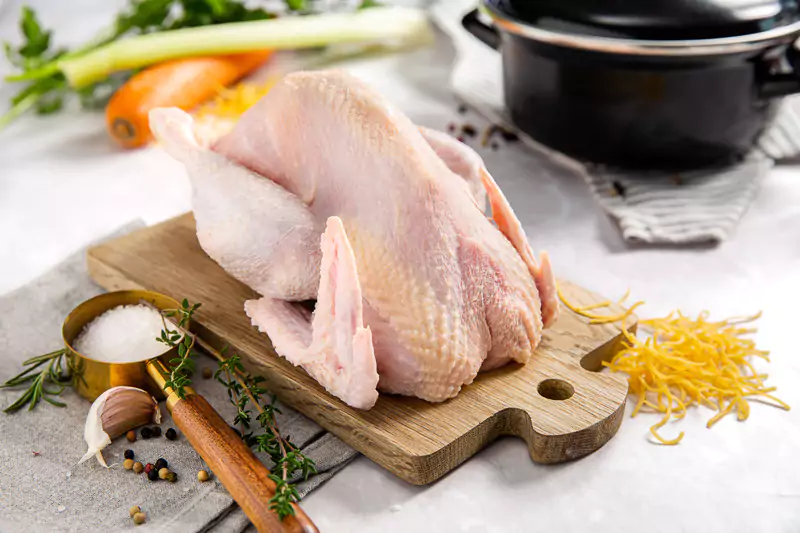 Ganzes Suppenhuhn