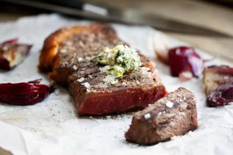 Entrecôte mit Kräuterbutter