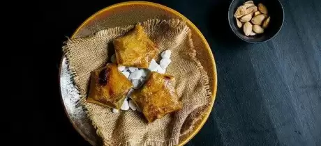 Hühnchen-Pastillas mit Aprikosen und Mandeln