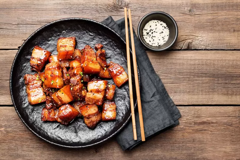 Asiatischer karamellisierter Schweinebauch