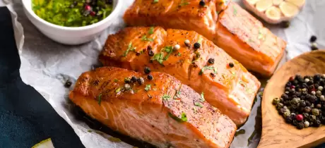 Lachs auf der Haut gebraten Lachs auf der Haut gebraten