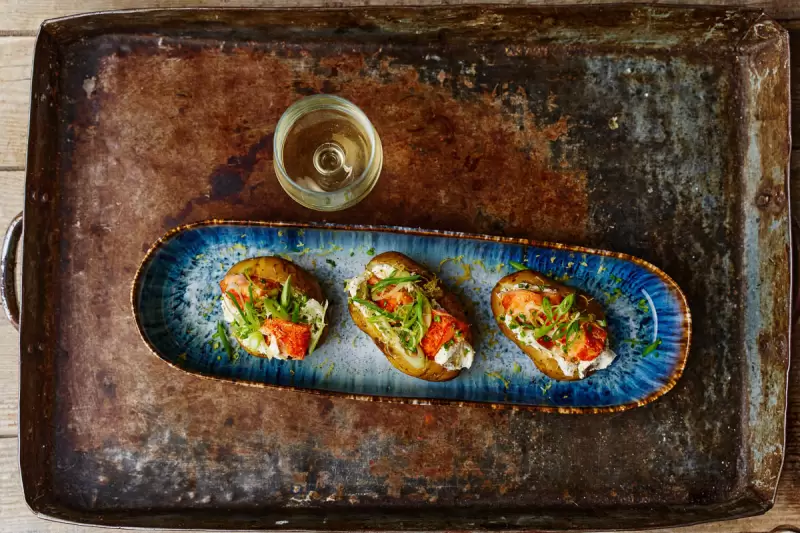 Ofenkartoffel mit geräuchertem Wildlachs