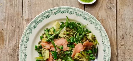 Linsensalat mit warm geräuchertem Wildlachs & Rucolapesto