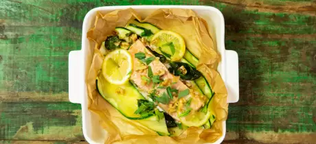 Wildlachsfilet "en papillotte" mit Zucchini
