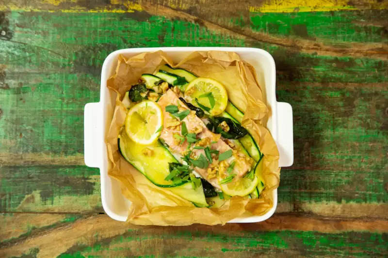 Wildlachsfilet "en papillotte" mit Zucchini
