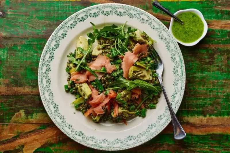 Linsensalat mit geräuchertem Wildlachs & Rucolapesto