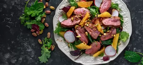Salat mit Entenbrust, Orange & Pistazie