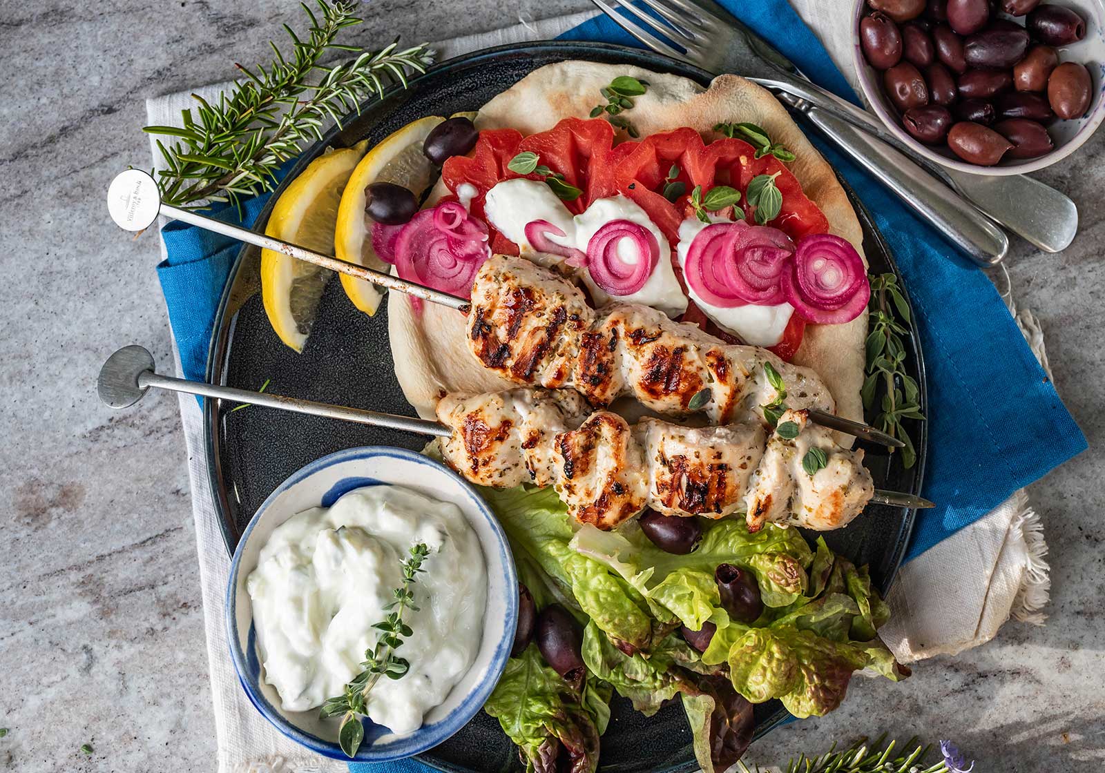 Griechisches Hähnchen Souvlaki mit Salat auf Pita Brot | Kaufnekuh