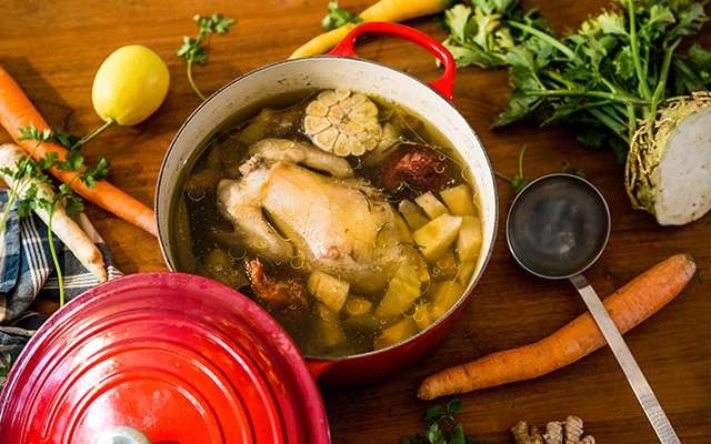 Hhnersuppe Rezept  Suppenhuhn einfach zubereiten