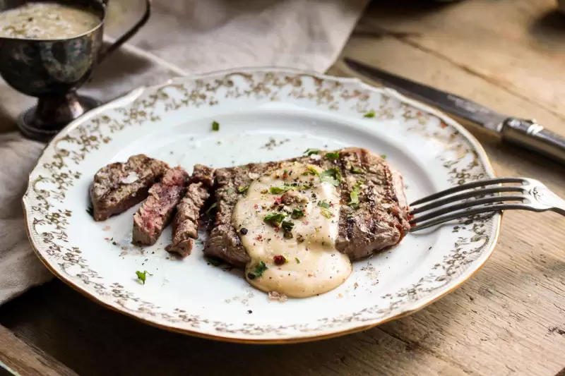Steak mit Pfeffersauce