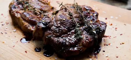 Filetstücke mit klebrig-scharfer Ingwer-Honig-Soja-Marinade