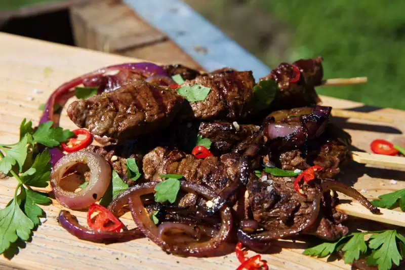 Grillspieße mit Schwarzbierglasur