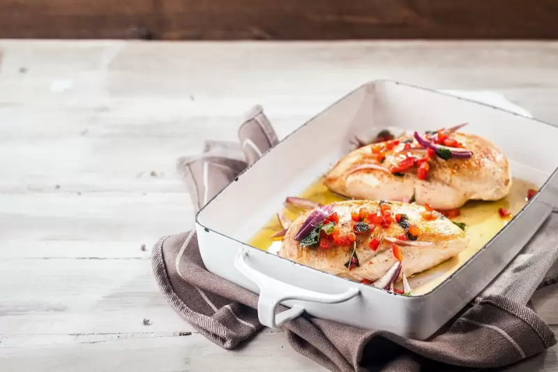 Hähnchenbrustfilets aus dem Ofen mit Caponata