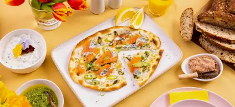 Flammkuchen mit wildem Lachs