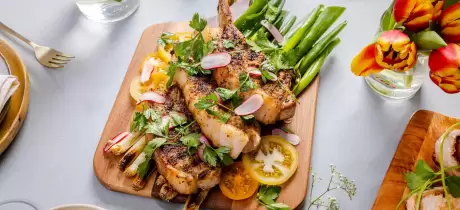 Schweinekoteletts mit Gewürz-Rub und Radieschen