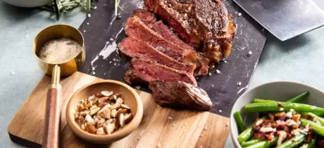 Entrecôte mit Kartoffeln, Knoblauch und Rosmarin