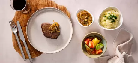 Tenderloin mit Pastinakenpüree & Zwiebelsauce