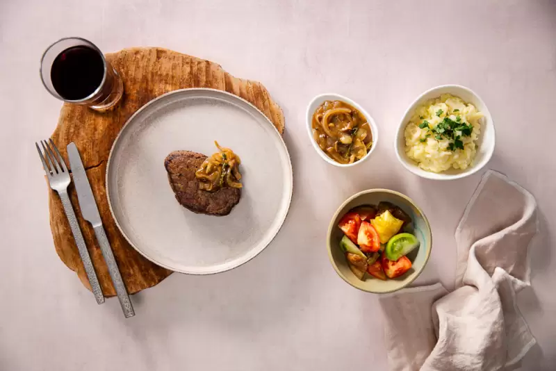 Tenderloin mit Pastinakenpüree & Zwiebelsauce