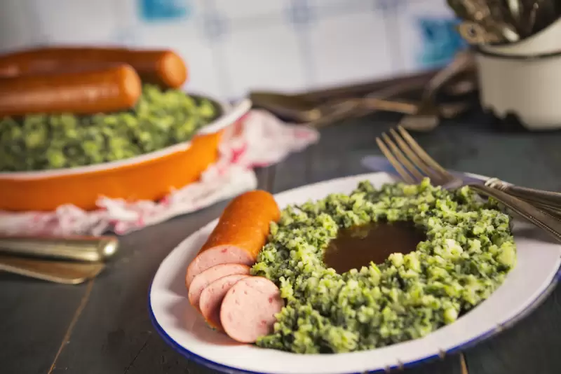 Grünkohl mit geräucherter Wurst