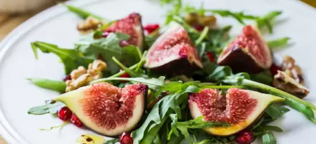 Salat mit Feigen und Walnüssen