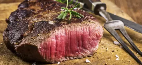 Hirschsteak mit Pastinakenpüree und Pilzen
