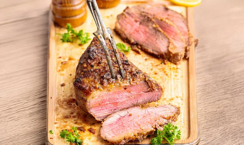 Tri-Tip mit knuspriger Knoblauchkruste Tri-Tip mit knuspriger Knoblauchkruste