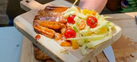 Gegrilltes Schweinerückensteak mit Fenchelsalat